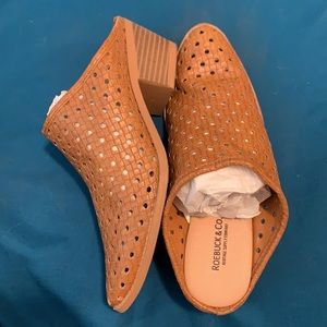 Roebuck & Co. (Heritage) heeled open ended boot, size 6.